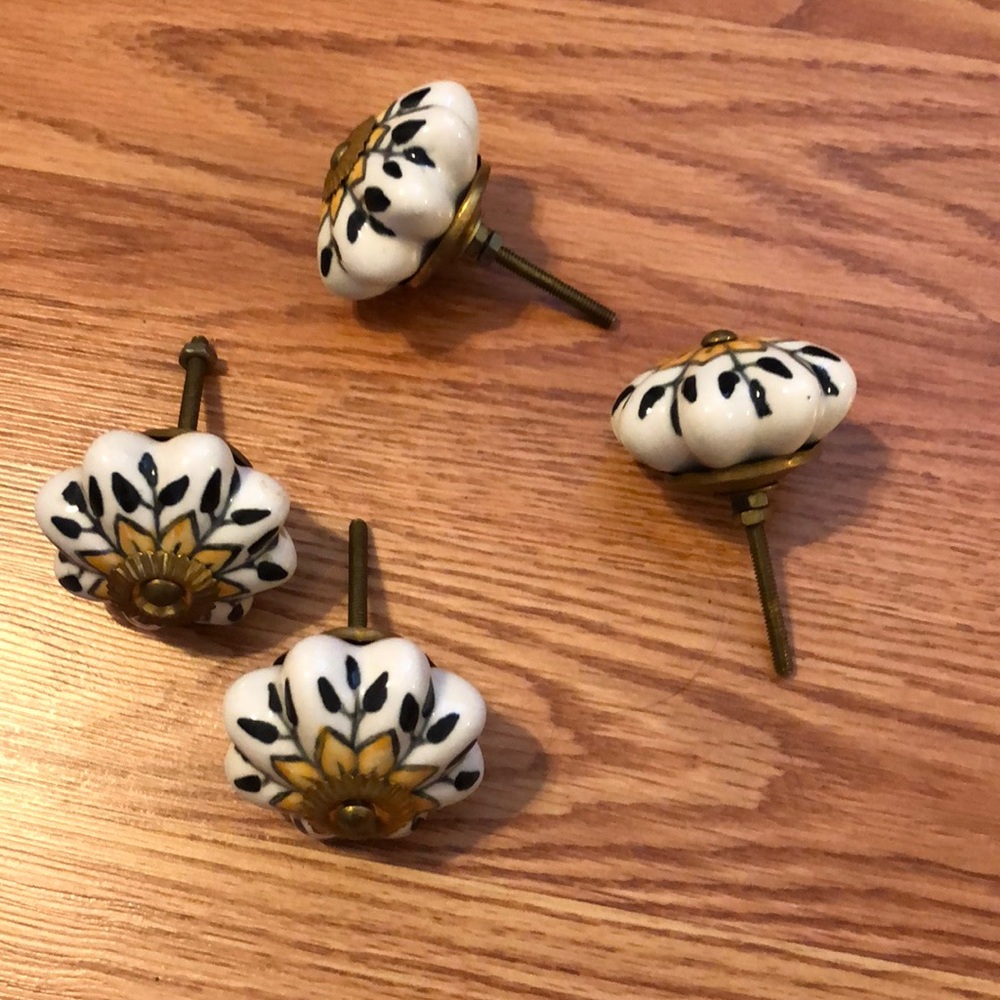 Hand painted knobs - Picture 2 of 2